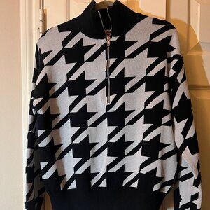Women's Houndstooth Gray & Black Checkered Quarter Zip-up Sweater - Medium